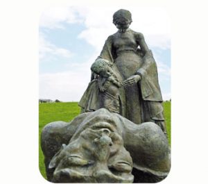 ‘Ballyseedy Monument’, gedenkt 9 IRA-strijders. 1923. Ierland, Kerry, Tralee, Ballyseedy. Onderdeel Toren van Babel, Kunstinstallatie ©Helena van Essen